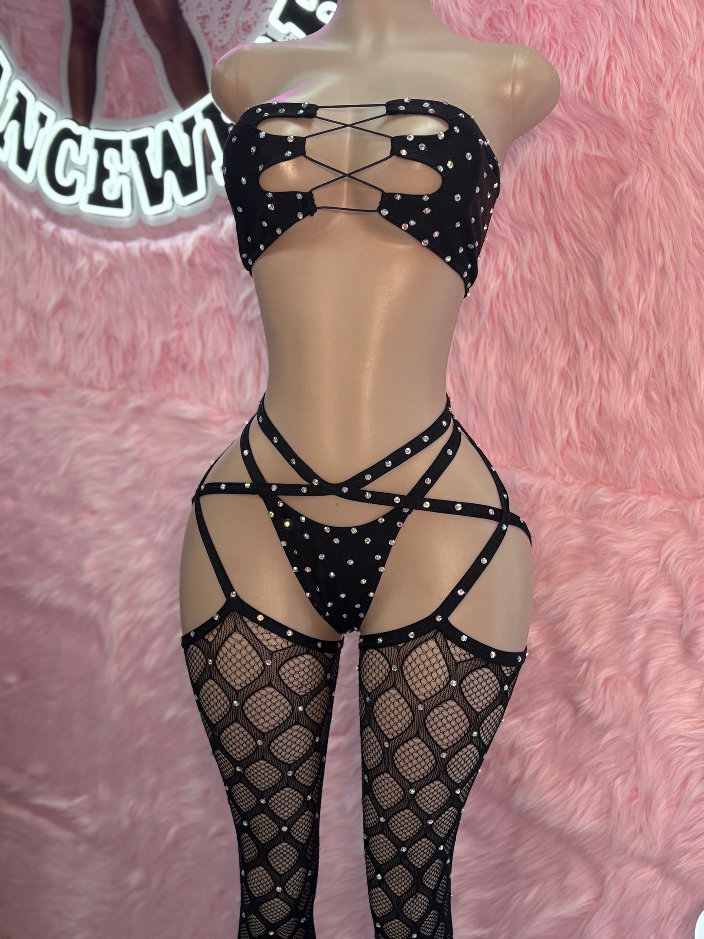 Pinky’s Exclusive- Black